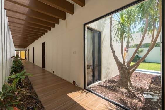 Fotografía 11 de Espectacular Residencia De Una Sola Planta Con Paneles Solares En La Rejoyada